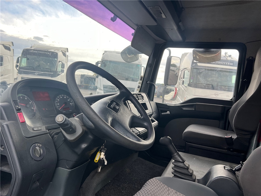 Interior photo 2:  Lizing MAN TGL 12.210 MAN TGL 12.210