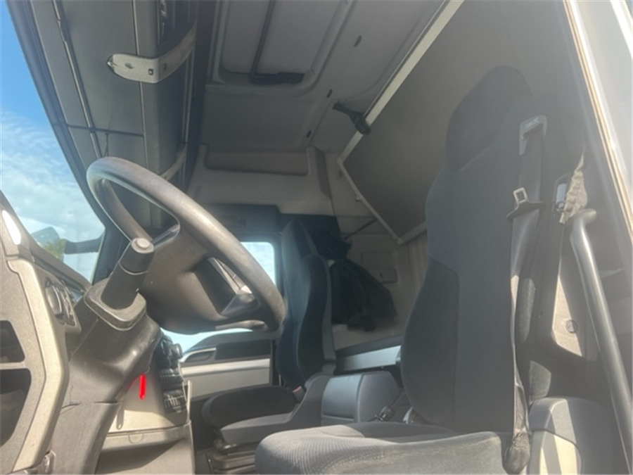 Interior photo 2:  Lizing MAN TGX 18.480 / RETARDE MAN TGX 18.480 / RETARDE