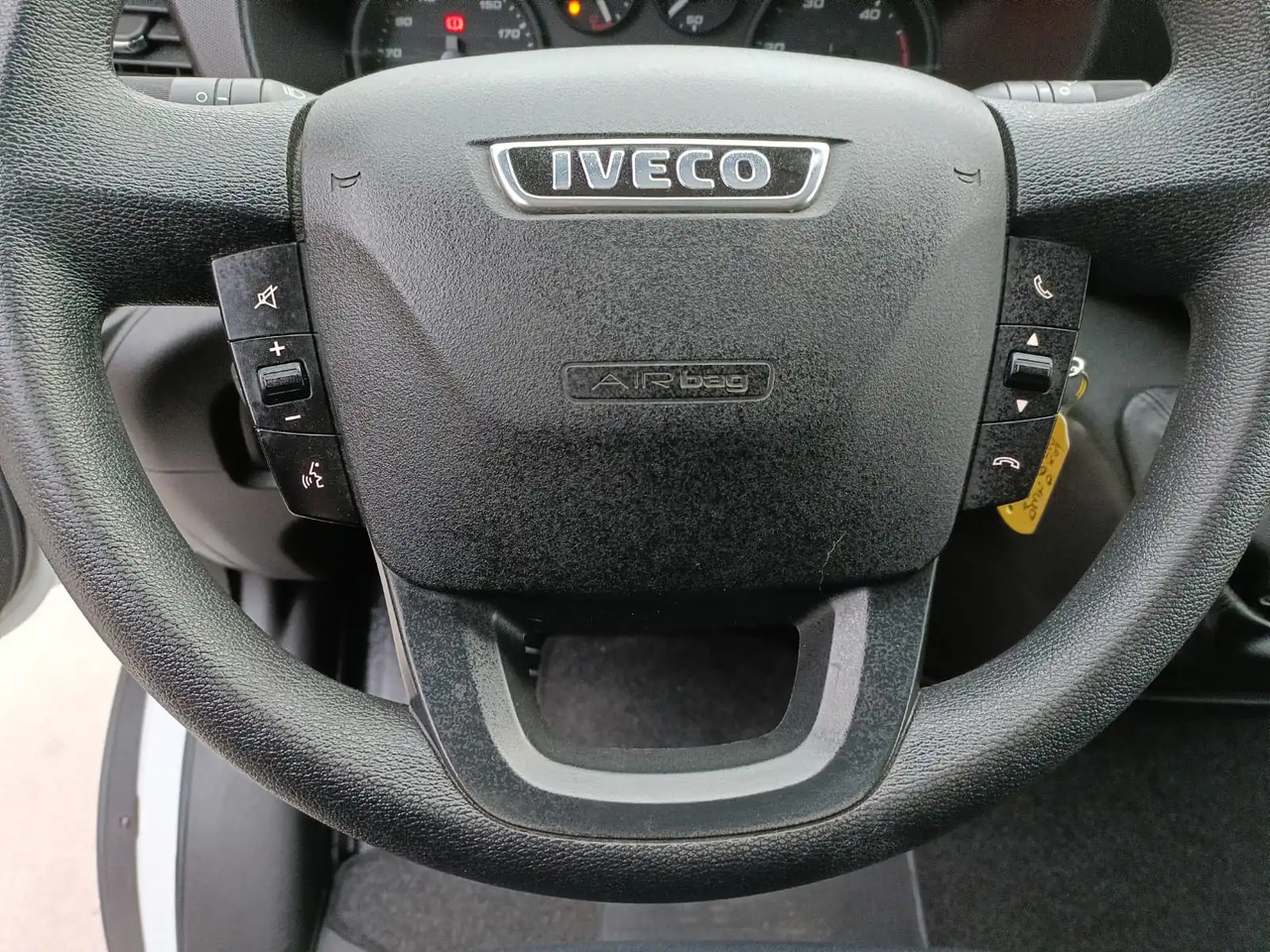 Dostavno vozilo IVECO DAILY 35C14: slika 12