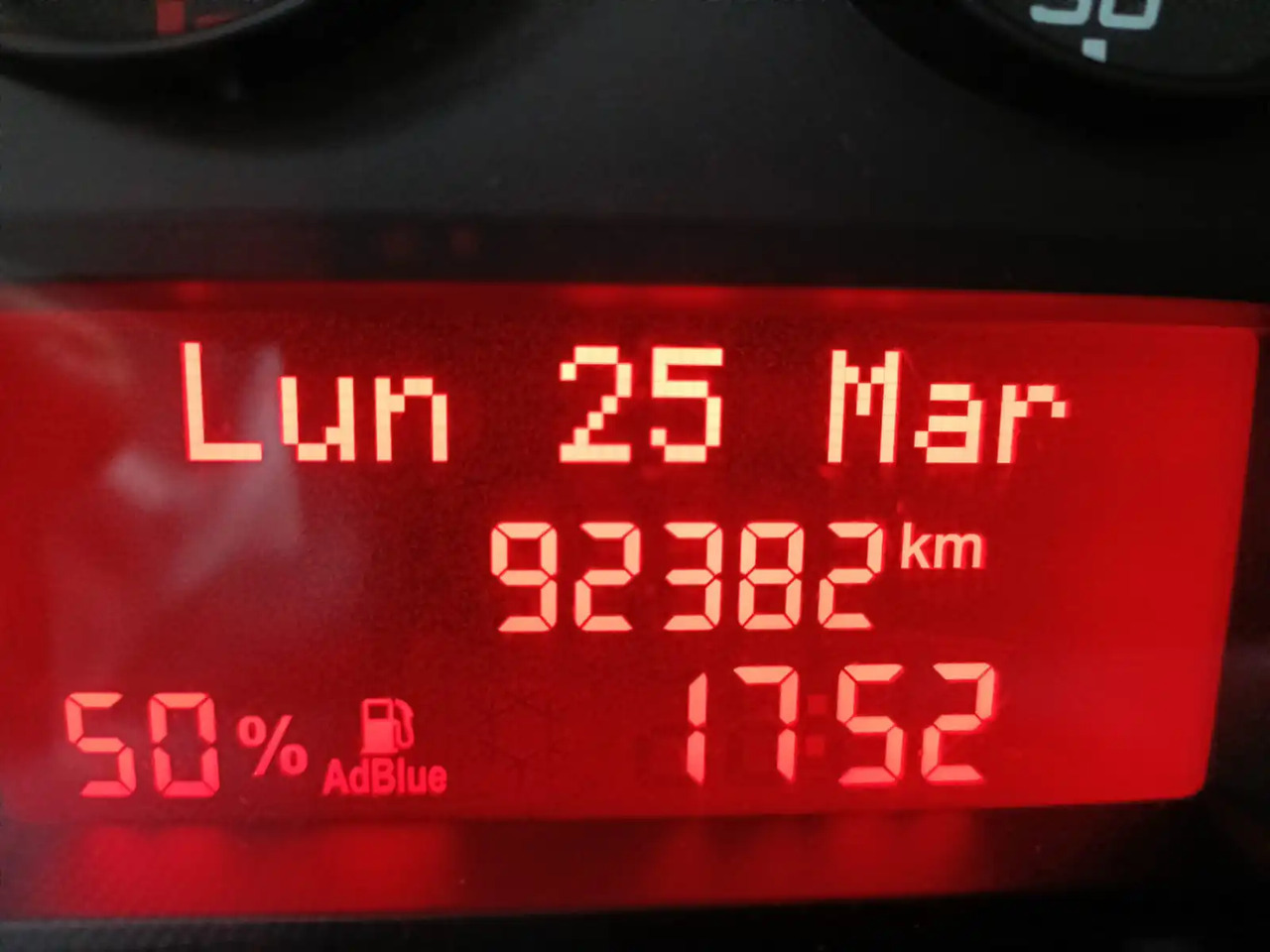 Dostavno vozilo IVECO DAILY 35C14: slika 11