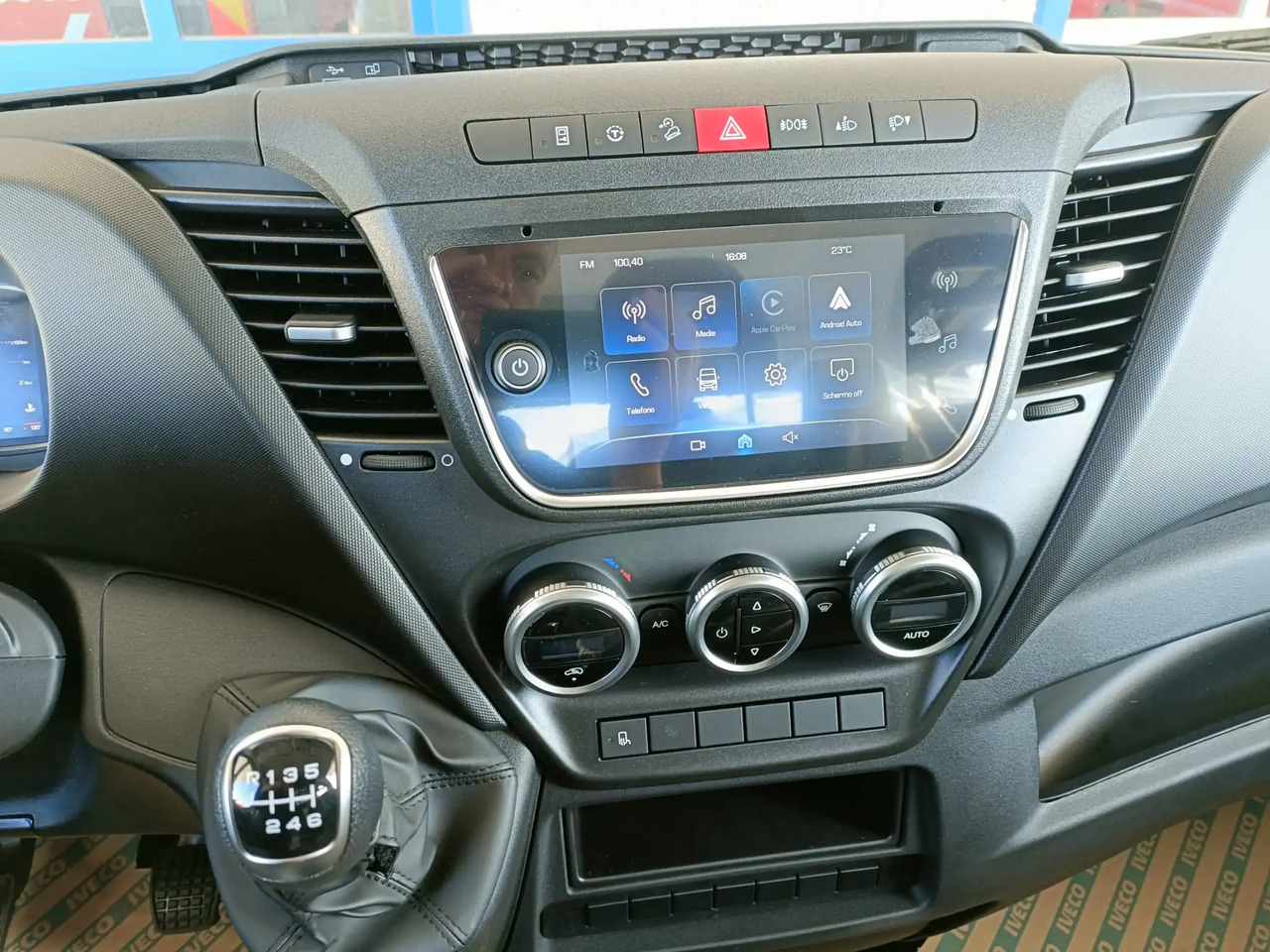 Dostavno vozilo IVECO DAILY 35C16 DOPPIA CABINA 7 POSTI: slika 17 Dostavno vozilo IVECO DAILY 35C16 DOPPIA CABINA 7 POSTI: slika 17