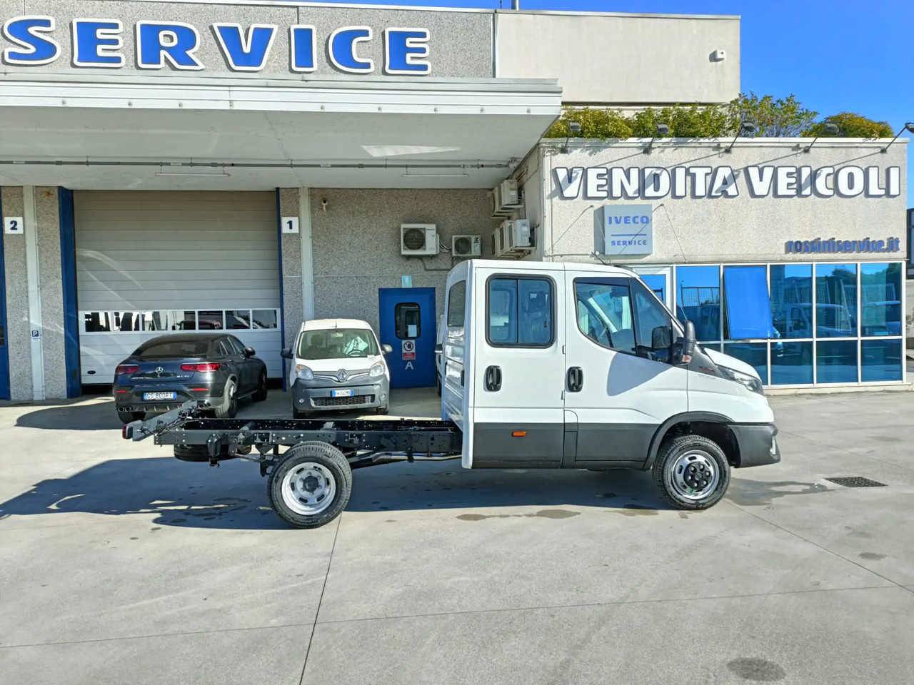 IVECO DAILY 35C16 DOPPIA CABINA 7 POSTI - Dostavno vozilo: slika 4 IVECO DAILY 35C16 DOPPIA CABINA 7 POSTI - Dostavno vozilo: slika 4