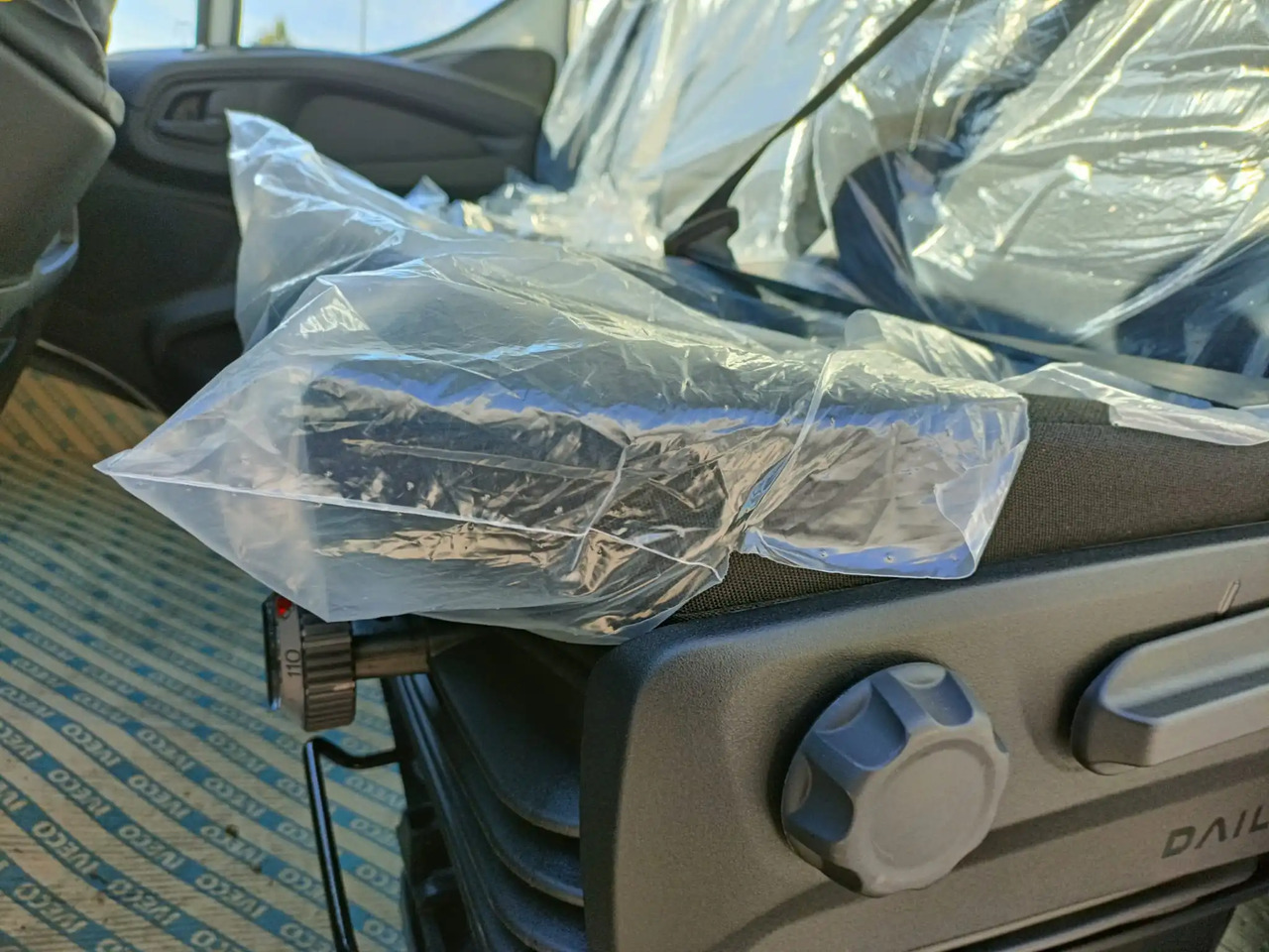 Dostavno vozilo IVECO DAILY 35C16 DOPPIA CABINA 7 POSTI: slika 8 Dostavno vozilo IVECO DAILY 35C16 DOPPIA CABINA 7 POSTI: slika 8