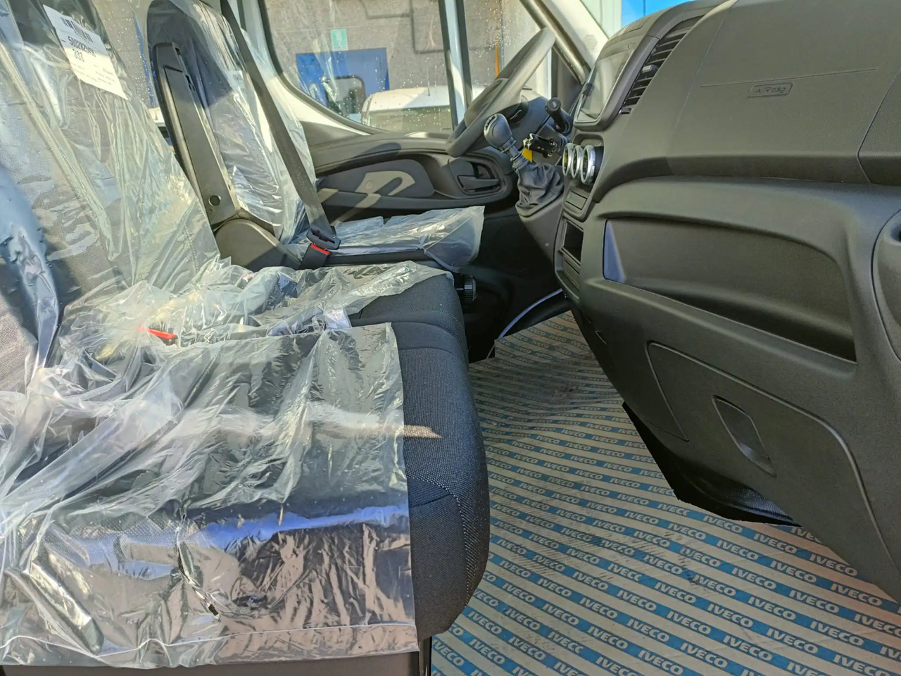 Dostavno vozilo IVECO DAILY 35C16 DOPPIA CABINA 7 POSTI: slika 11 Dostavno vozilo IVECO DAILY 35C16 DOPPIA CABINA 7 POSTI: slika 11