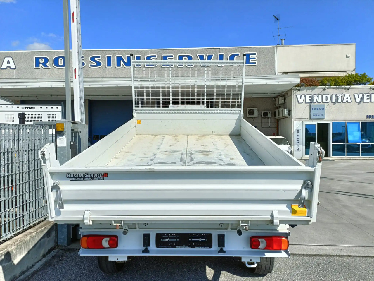 FIAT DUCATO RIBALTABILE 130 CV - Dostavno vozilo kiper: slika 4 FIAT DUCATO RIBALTABILE 130 CV - Dostavno vozilo kiper: slika 4