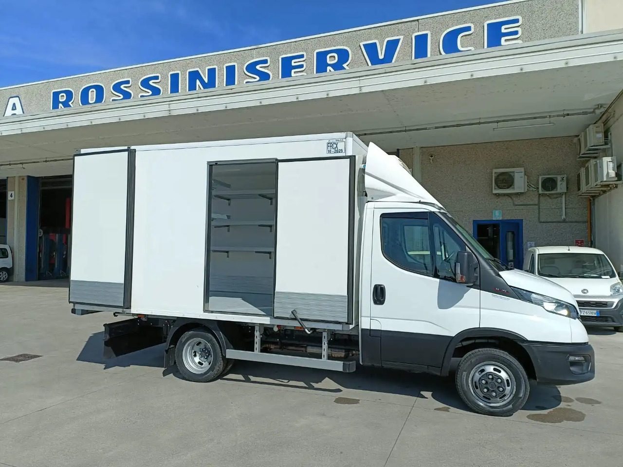 IVECO DAILY 35C18 FRCX 10/2025 - Dostavno vozilo hladnjača: slika 3 IVECO DAILY 35C18 FRCX 10/2025 - Dostavno vozilo hladnjača: slika 3