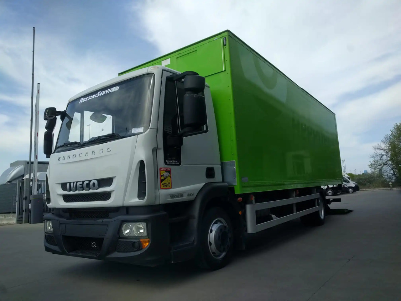 IVECO EUROCARGO 120E18 - Kamion sa zatvorenim sandukom: slika 2 IVECO EUROCARGO 120E18 - Kamion sa zatvorenim sandukom: slika 2
