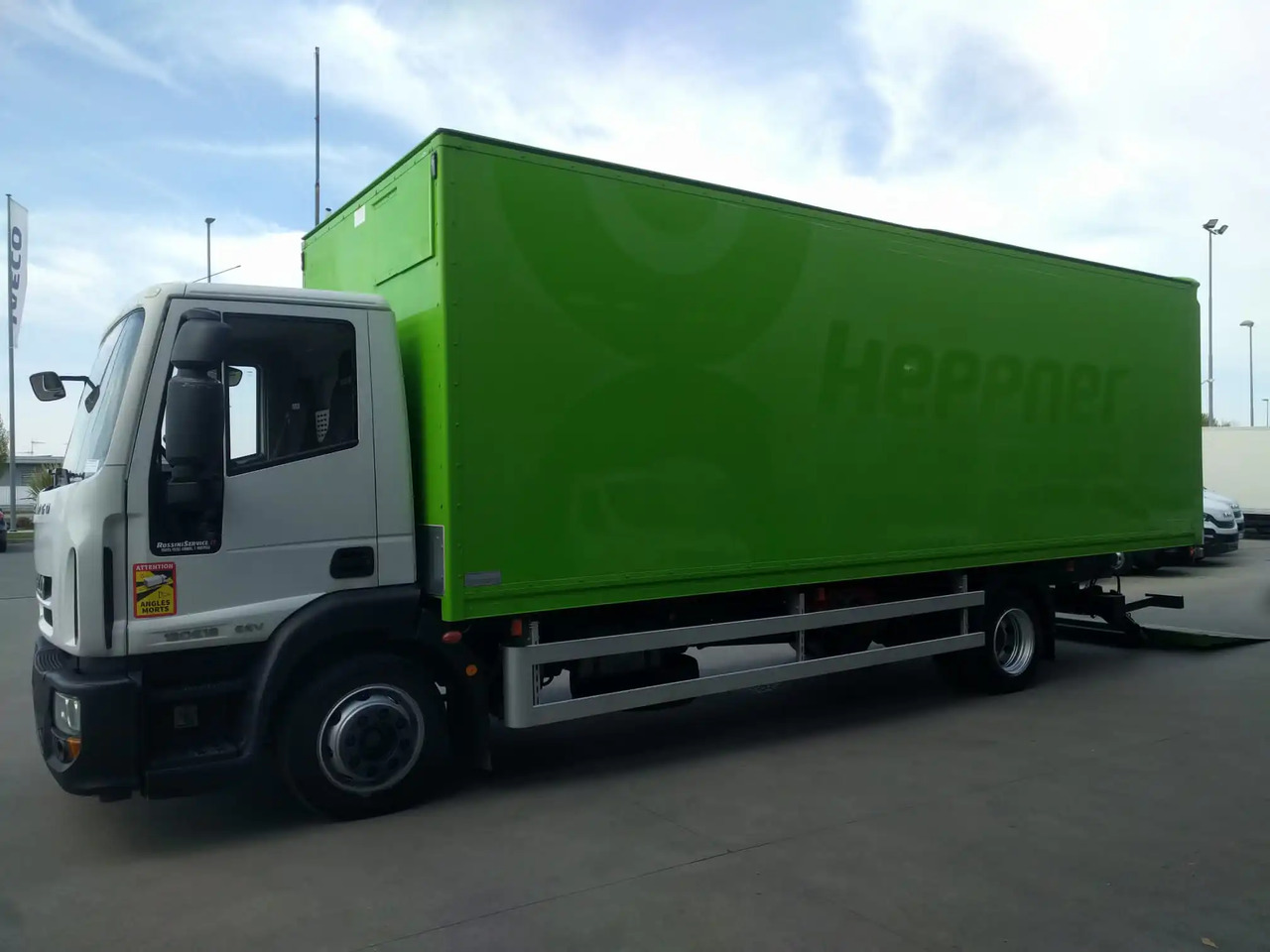 IVECO EUROCARGO 120E18 - Kamion sa zatvorenim sandukom: slika 3 IVECO EUROCARGO 120E18 - Kamion sa zatvorenim sandukom: slika 3
