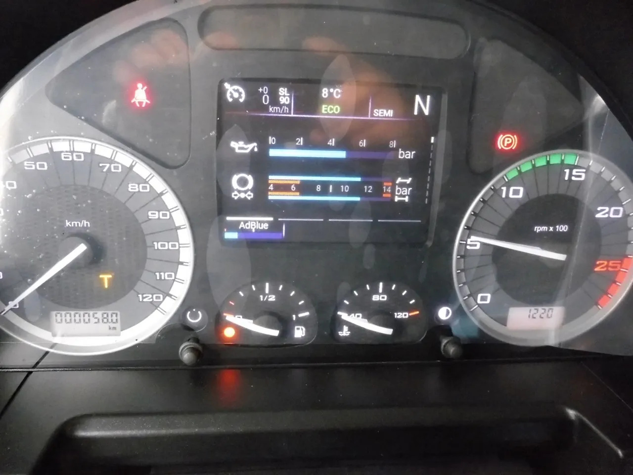 Kamion sa golom šasijom i zatvorenom kabinom IVECO S-WAY 570 TP FULL: slika 9