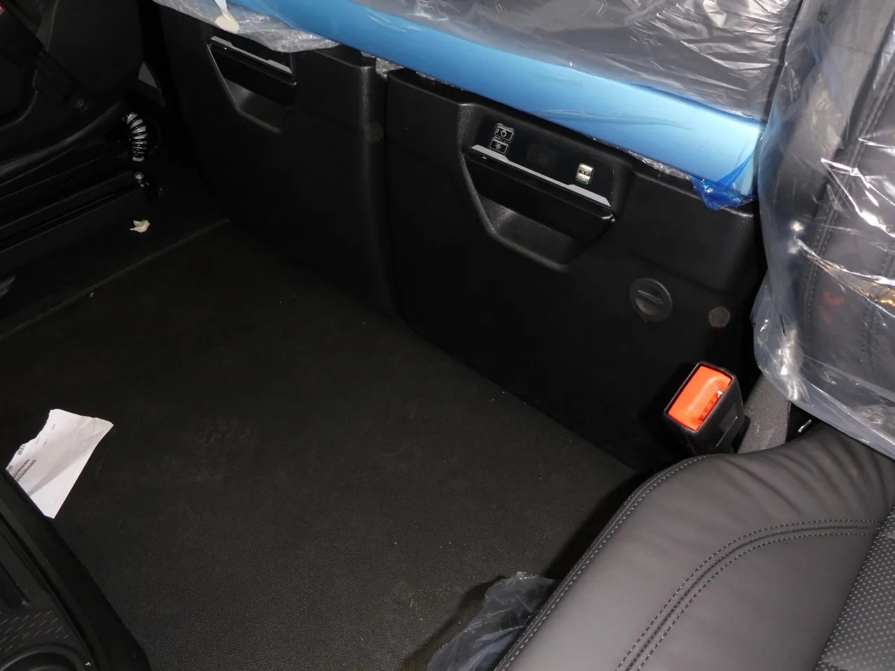 Kamion sa golom šasijom i zatvorenom kabinom IVECO S-WAY 570 TP FULL: slika 8