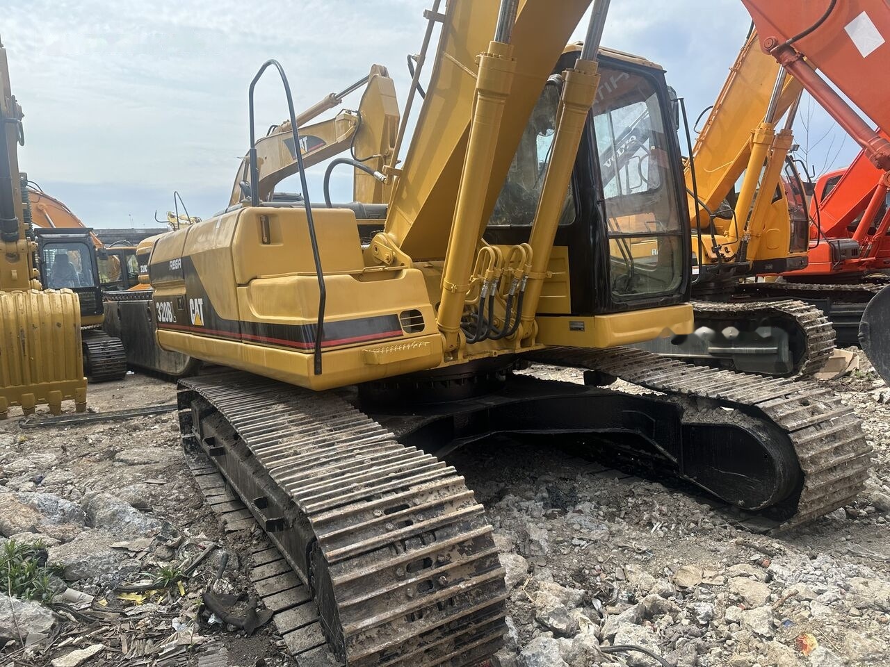Caterpillar 320B - Bager guseničar: slika 2 Caterpillar 320B - Bager guseničar: slika 2