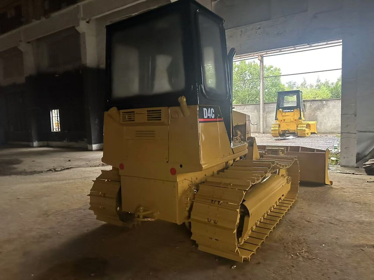 Caterpillar D4C - Buldožer: slika 3 Caterpillar D4C - Buldožer: slika 3