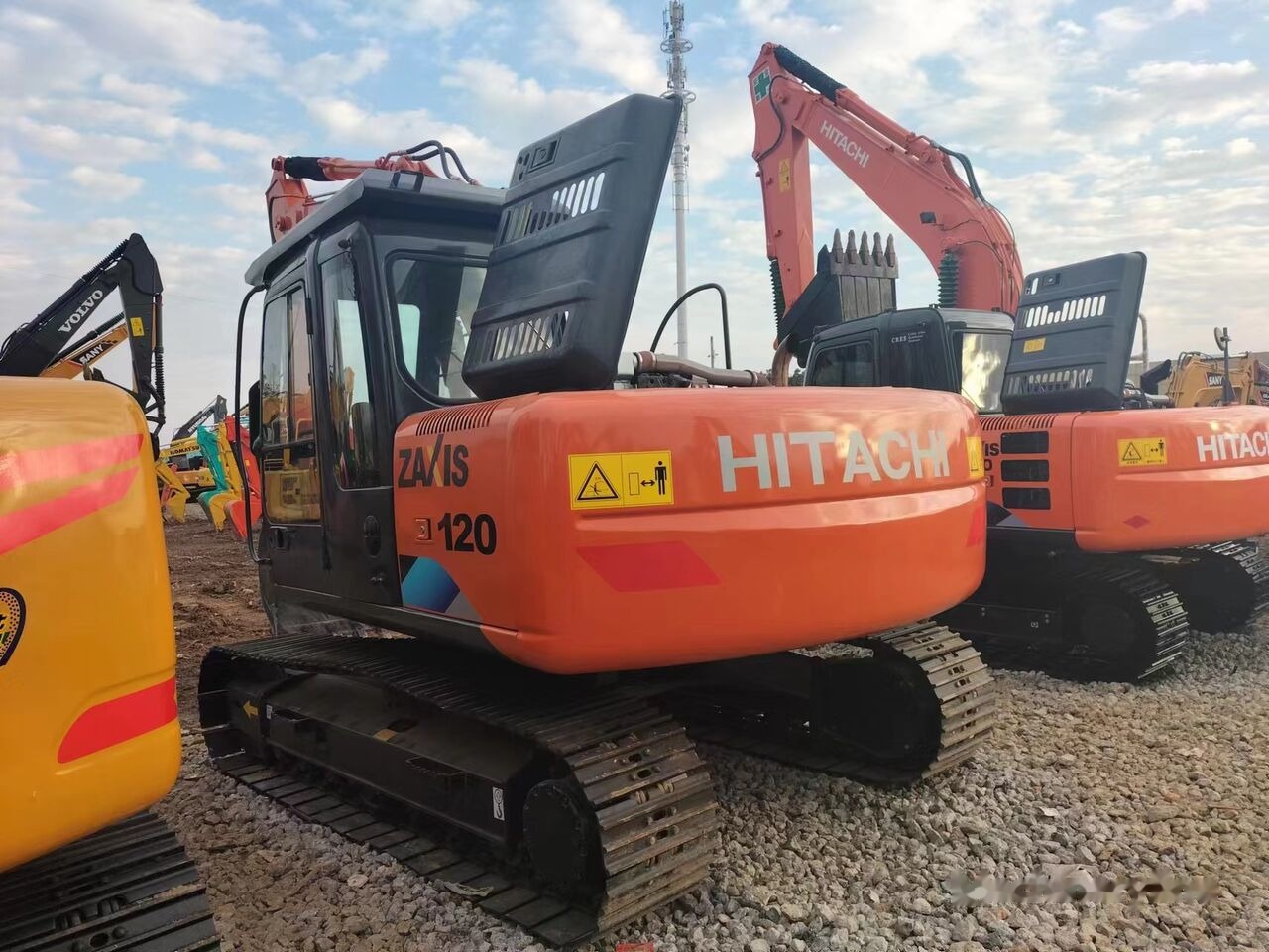 Hitachi ZX120 - Bager guseničar: slika 2 Hitachi ZX120 - Bager guseničar: slika 2