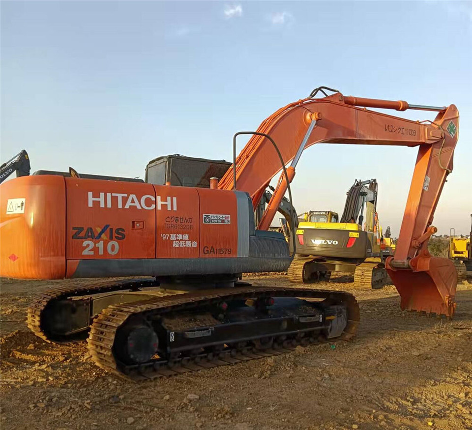 Hitachi ZX210 - Bager guseničar: slika 2 Hitachi ZX210 - Bager guseničar: slika 2