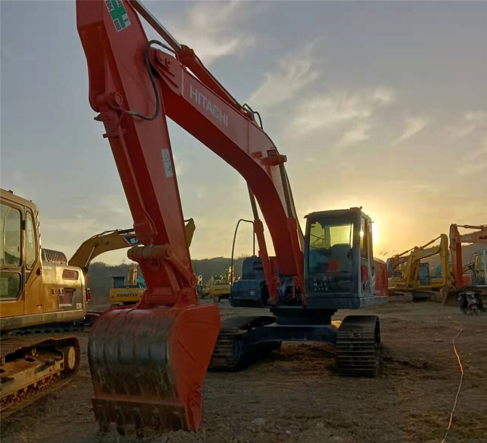 Hitachi ZX210 - Bager guseničar: slika 1 Hitachi ZX210 - Bager guseničar: slika 1