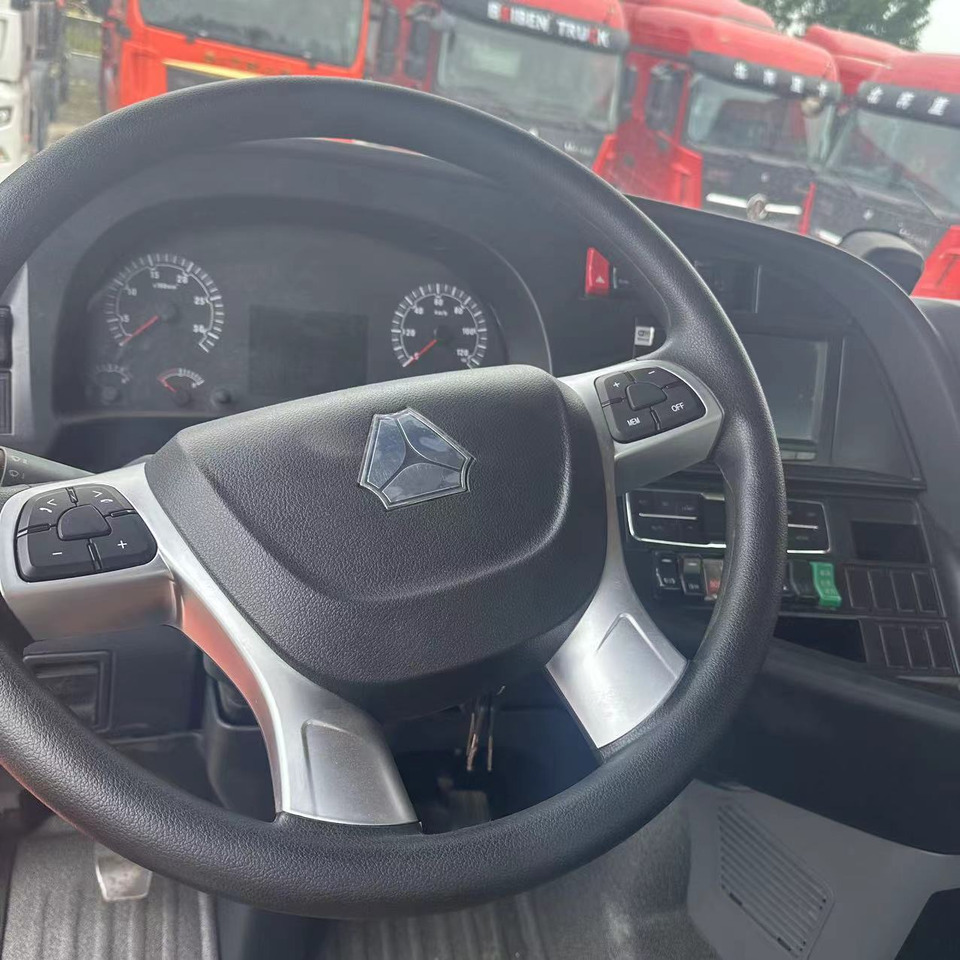 Sinotruk - Tegljač: slika 1 Sinotruk - Tegljač: slika 1