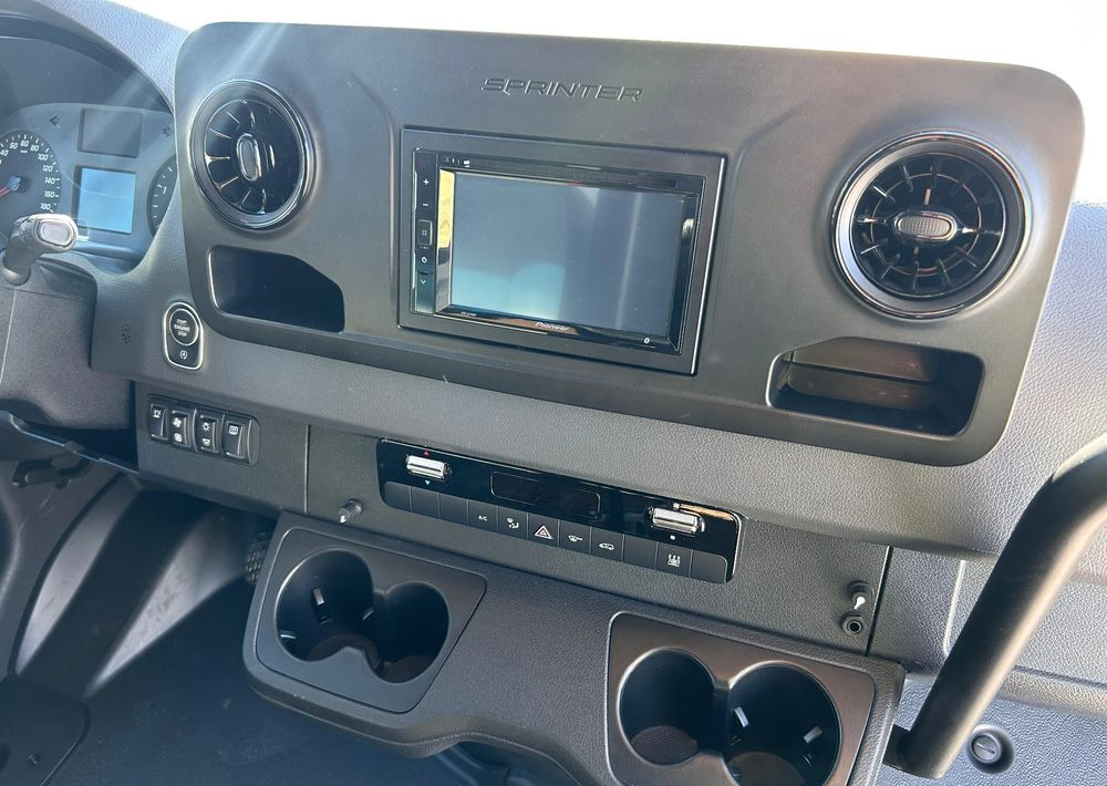 Novu Minibus, Putnički kombi Mercedes-Benz Sprinter 519: slika 13 Novu Minibus, Putnički kombi Mercedes-Benz Sprinter 519: slika 13