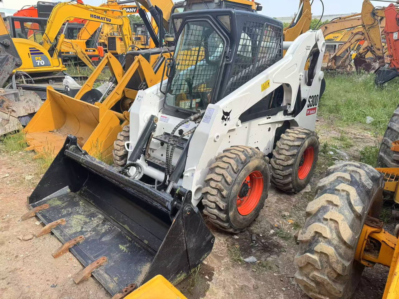 BOBCAT S300 - Mini utovarivač: slika 3 BOBCAT S300 - Mini utovarivač: slika 3