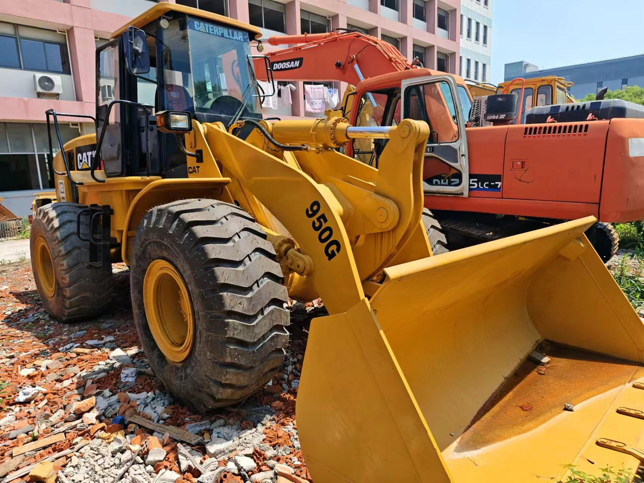 CAT 950G - Utovarivač točkaš: slika 1 CAT 950G - Utovarivač točkaš: slika 1