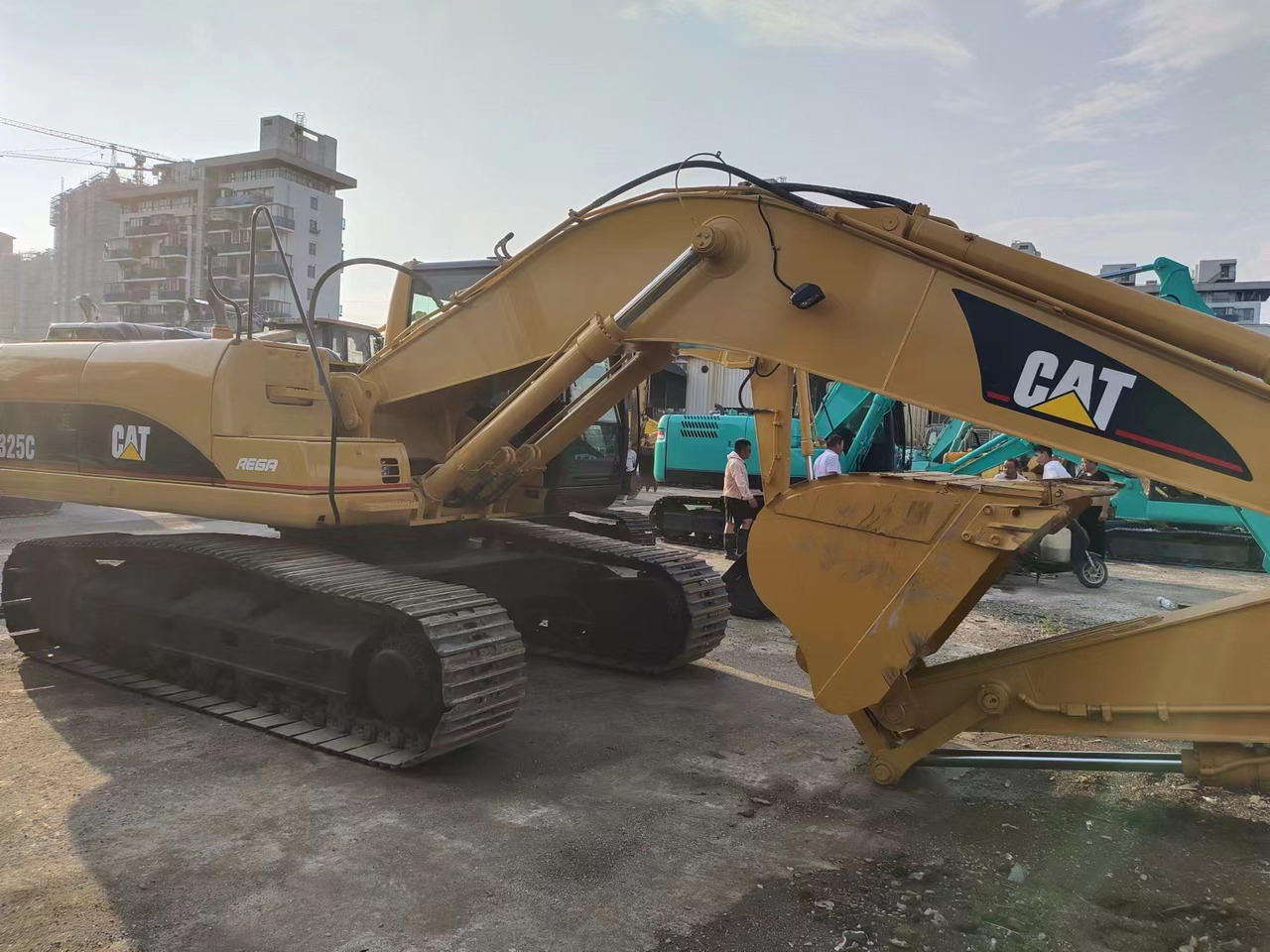 CATERPILLAR 325C - Bager guseničar: slika 3 CATERPILLAR 325C - Bager guseničar: slika 3