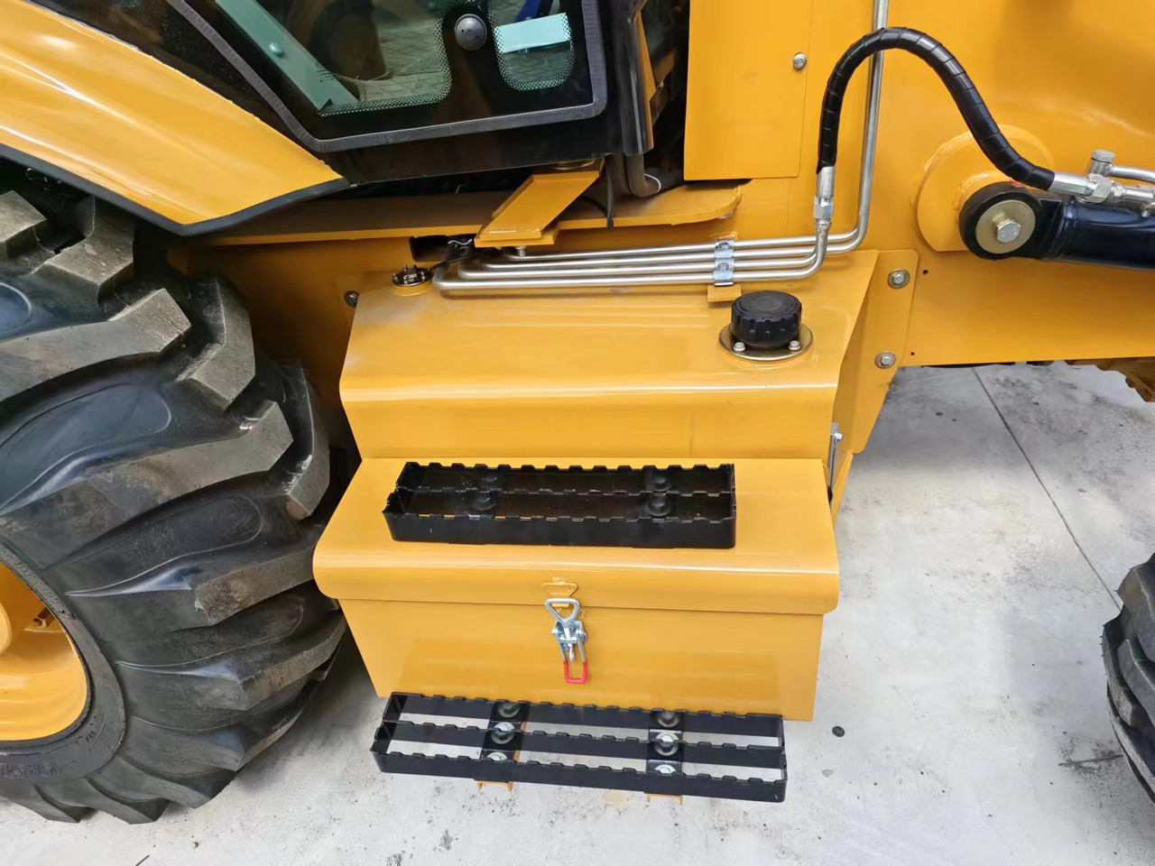 CATERPILLAR 420F - Bager utovarivač: slika 5 CATERPILLAR 420F - Bager utovarivač: slika 5