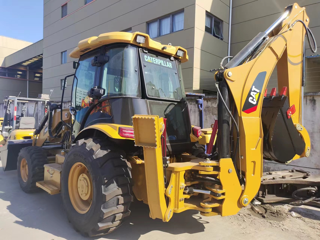 CATERPILLAR 420F - Bager utovarivač: slika 5 CATERPILLAR 420F - Bager utovarivač: slika 5