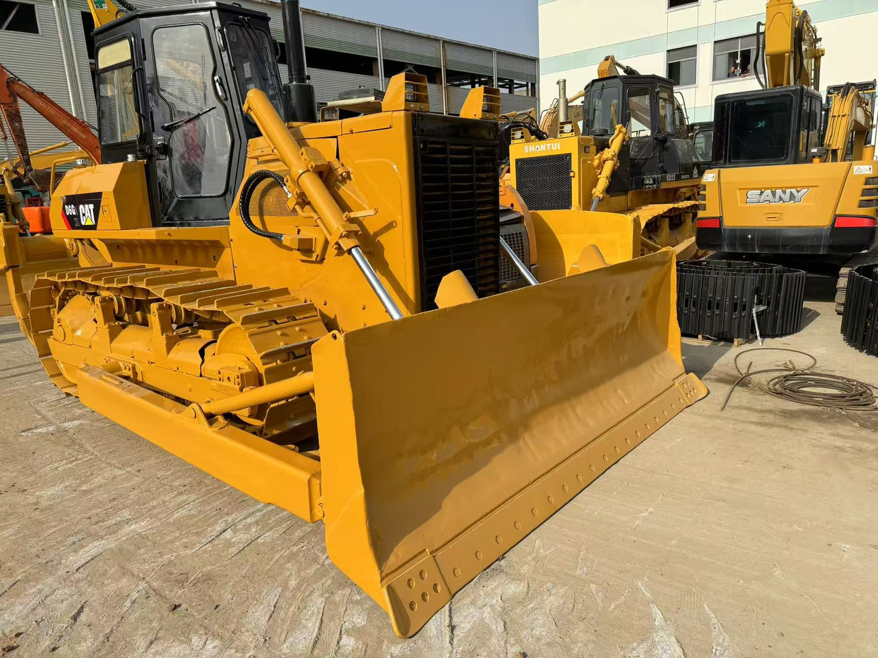 CATERPILLAR D6G2 - Buldožer: slika 4 CATERPILLAR D6G2 - Buldožer: slika 4