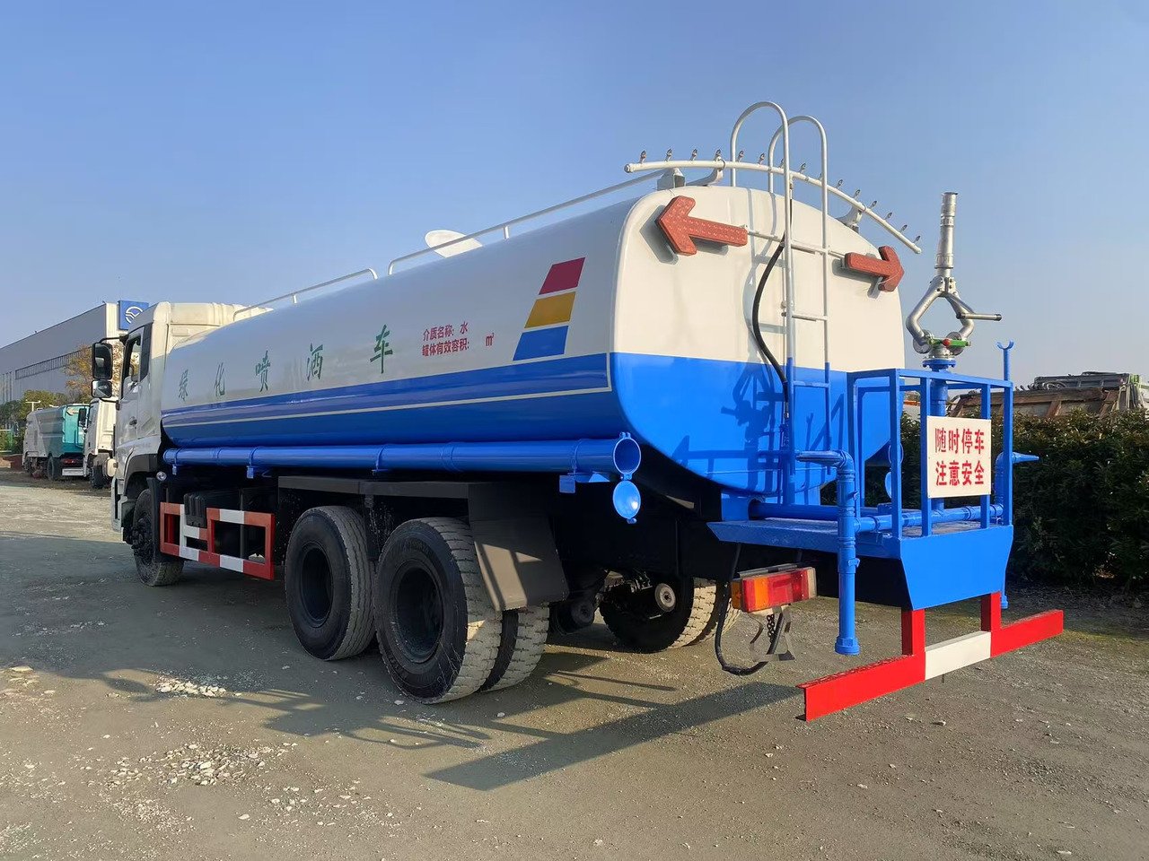 DONGFENG 20000L water truck Sprinkler - Kamion cisterna: slika 3 DONGFENG 20000L water truck Sprinkler - Kamion cisterna: slika 3