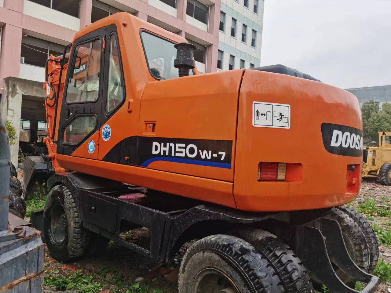 DOOSAN DH150W-7 - Bager točkaš: slika 2 DOOSAN DH150W-7 - Bager točkaš: slika 2