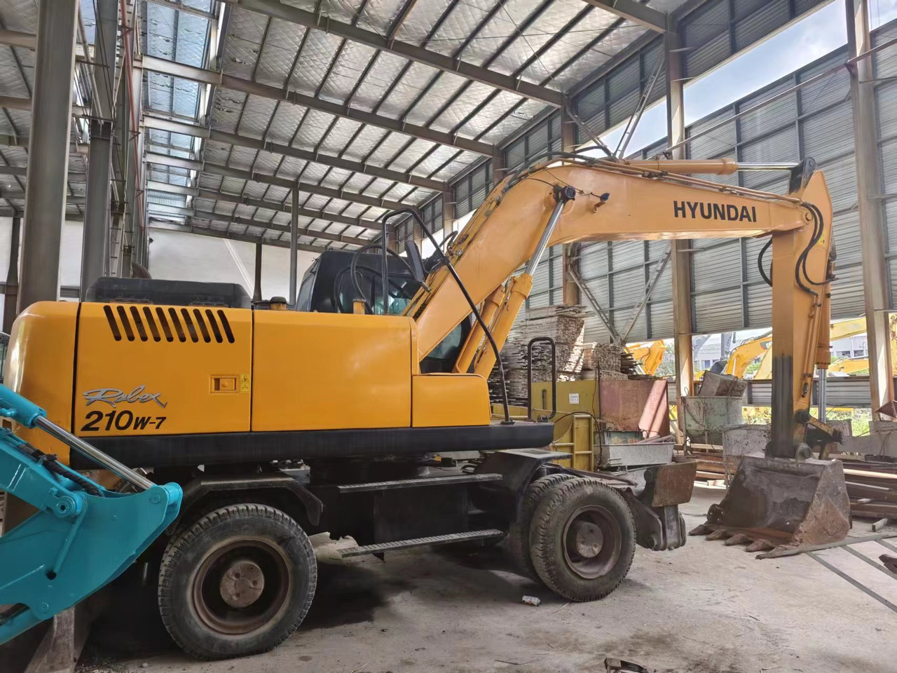 HYUNDAI 210W-7 - Bager točkaš: slika 2 HYUNDAI 210W-7 - Bager točkaš: slika 2