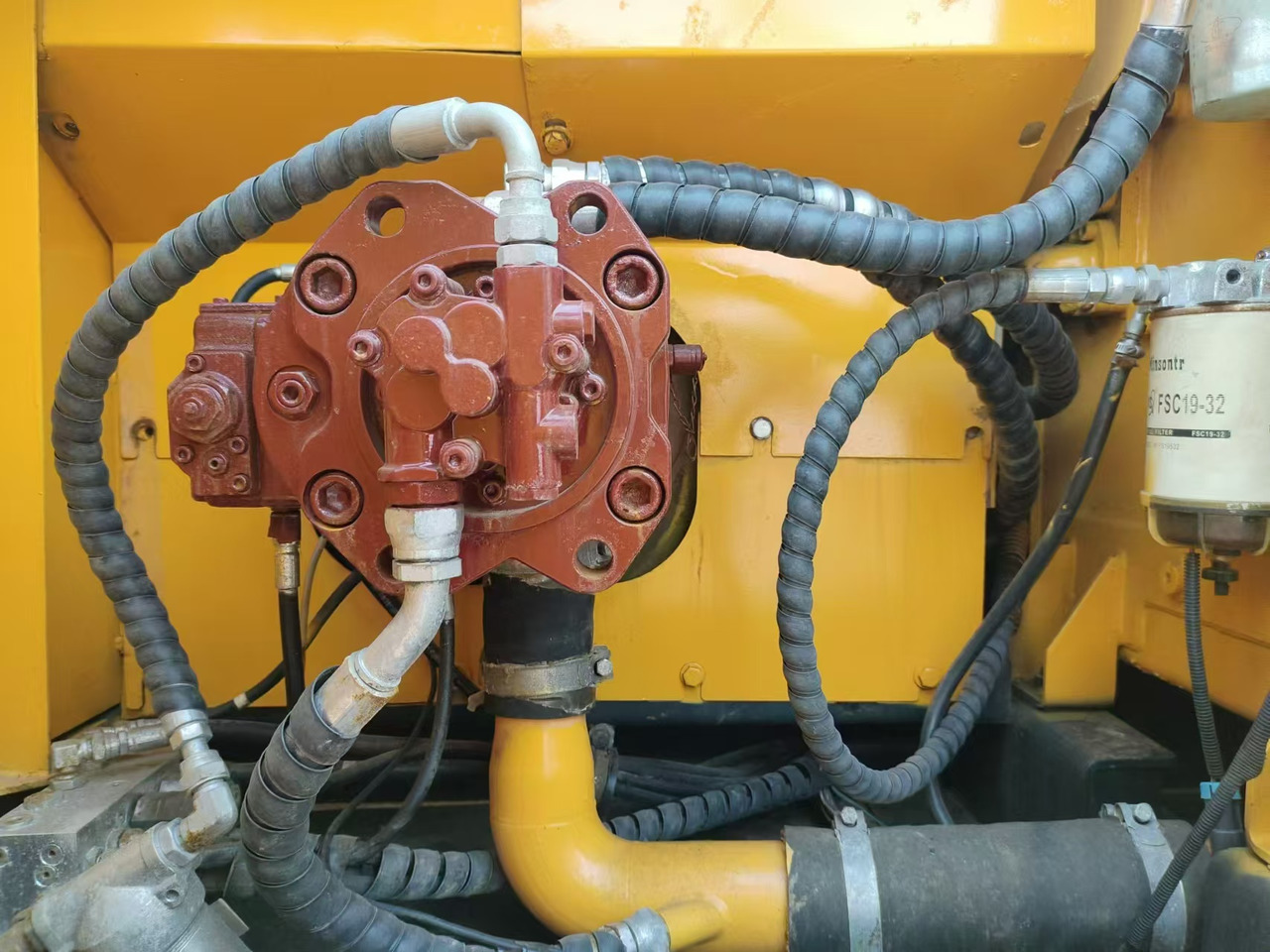 HYUNDAI R220LC-9S - Bager guseničar: slika 5 HYUNDAI R220LC-9S - Bager guseničar: slika 5