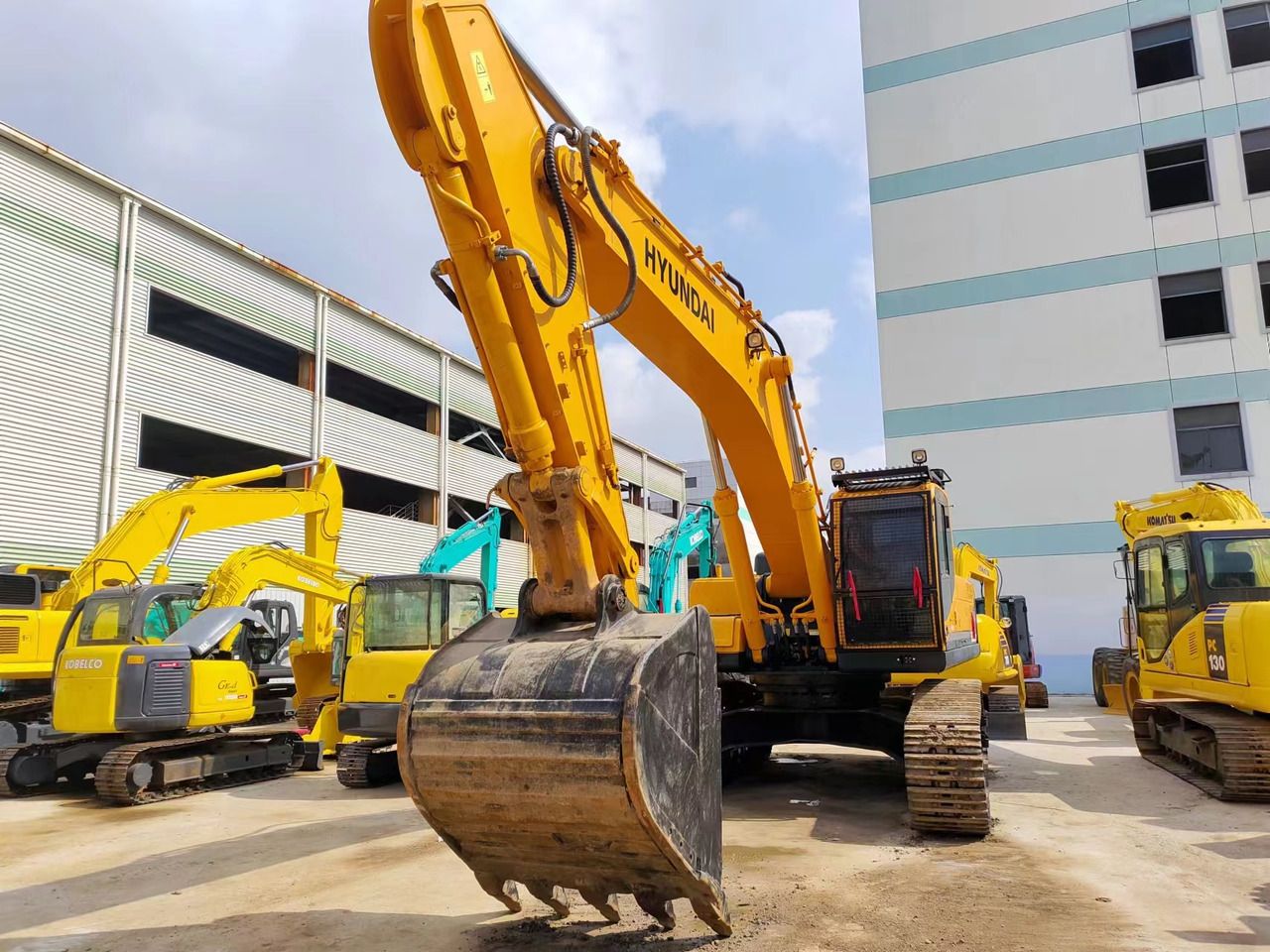 HYUNDAI R385LC-9T R305 R220 - Bager guseničar: slika 2 HYUNDAI R385LC-9T R305 R220 - Bager guseničar: slika 2
