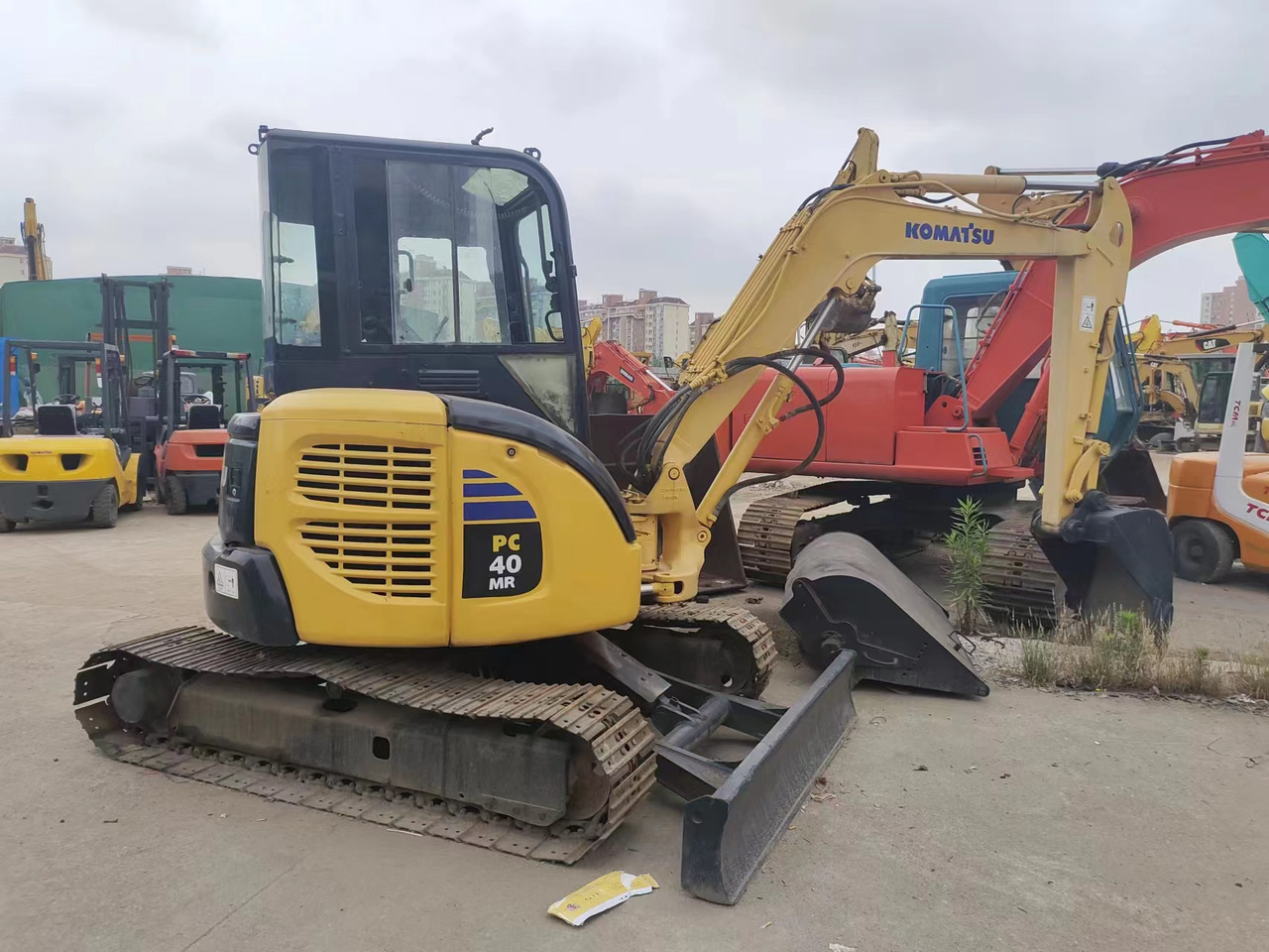 KOMATSU PC40MR - Mini bager: slika 1 KOMATSU PC40MR - Mini bager: slika 1