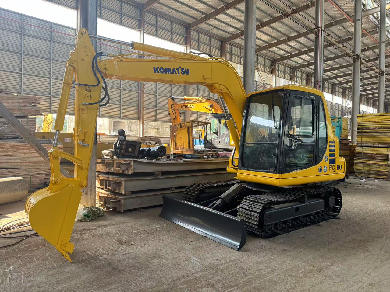KOMATSU PC60-7 PC60 - Mini bager: slika 1 KOMATSU PC60-7 PC60 - Mini bager: slika 1
