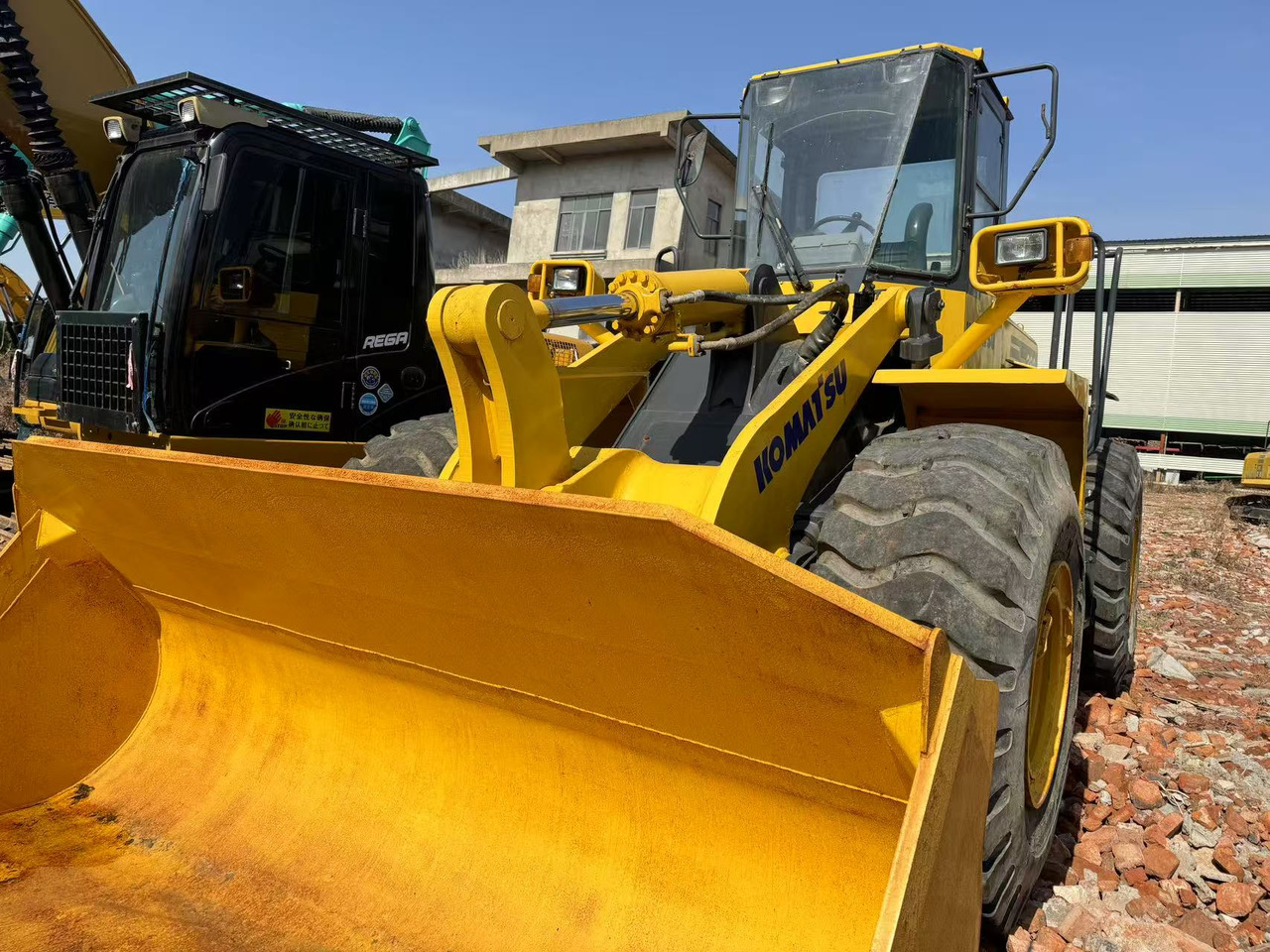 KOMATSU WA380 - Utovarivač točkaš: slika 5 KOMATSU WA380 - Utovarivač točkaš: slika 5