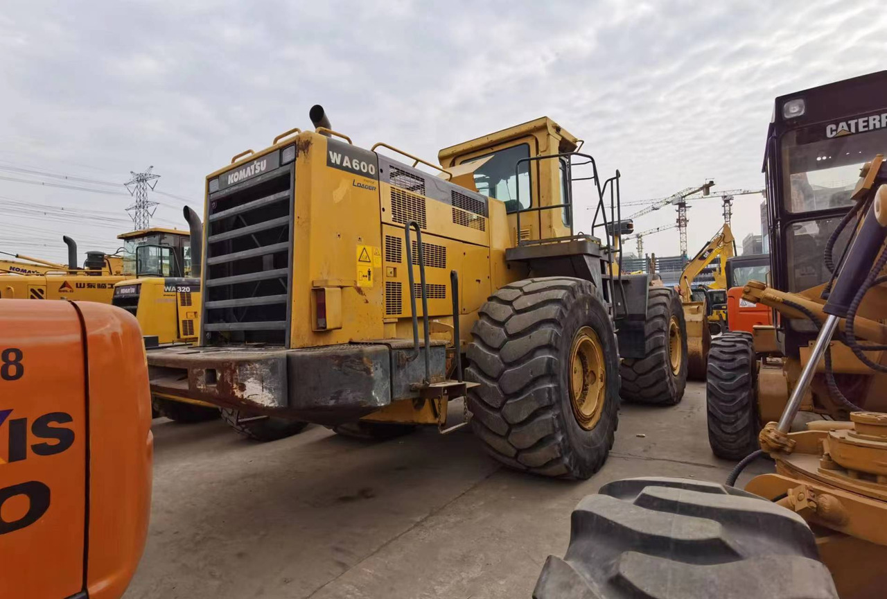 KOMATSU WA600-3 - Utovarivač točkaš: slika 5 KOMATSU WA600-3 - Utovarivač točkaš: slika 5