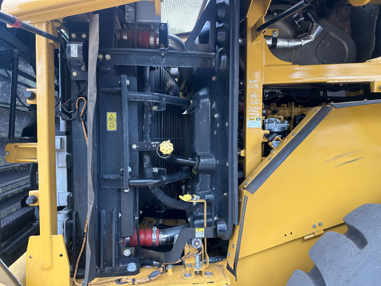 Utovarivač točkaš Caterpillar 950G: slika 26