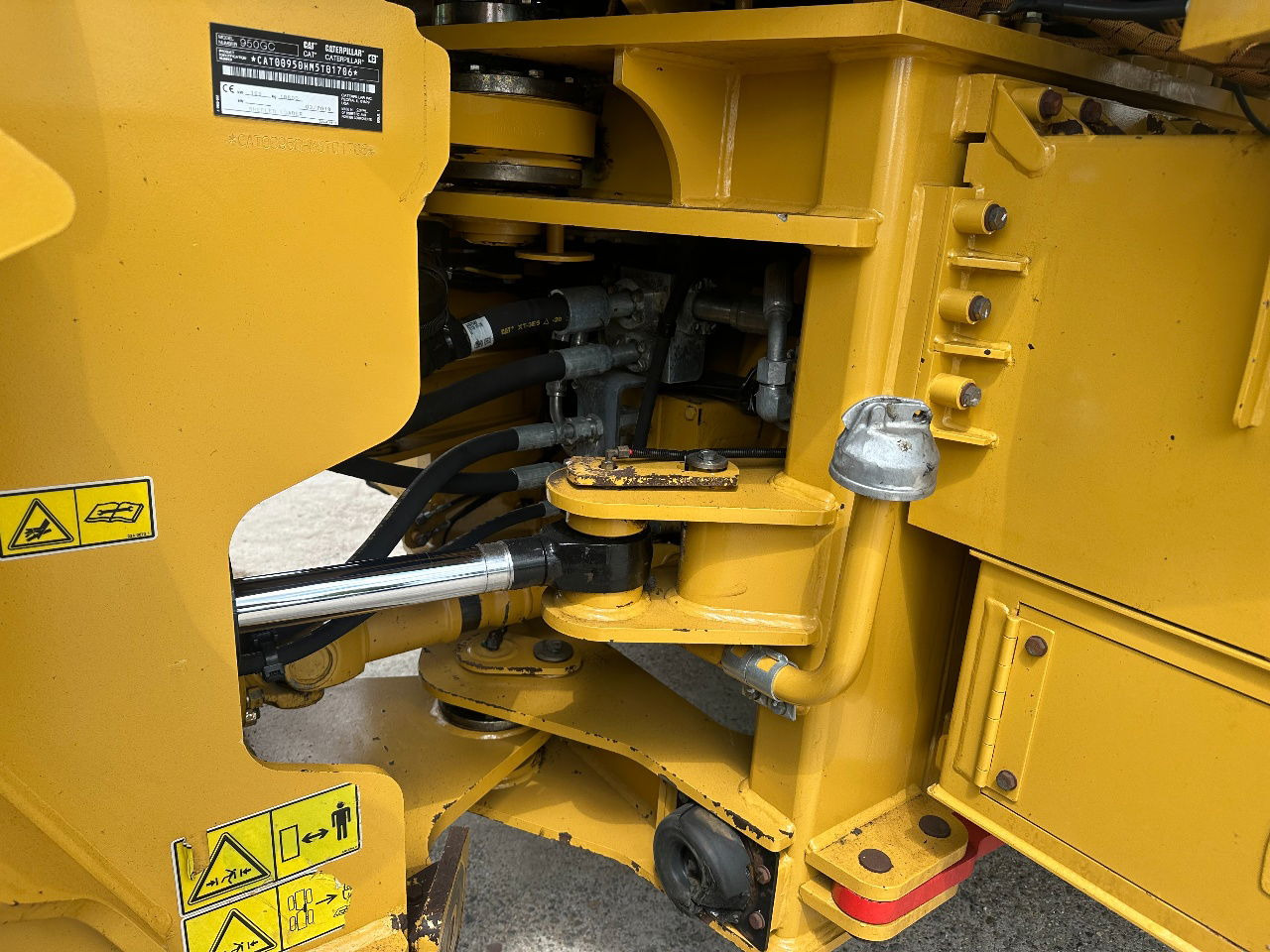 Utovarivač točkaš Caterpillar 950G: slika 15