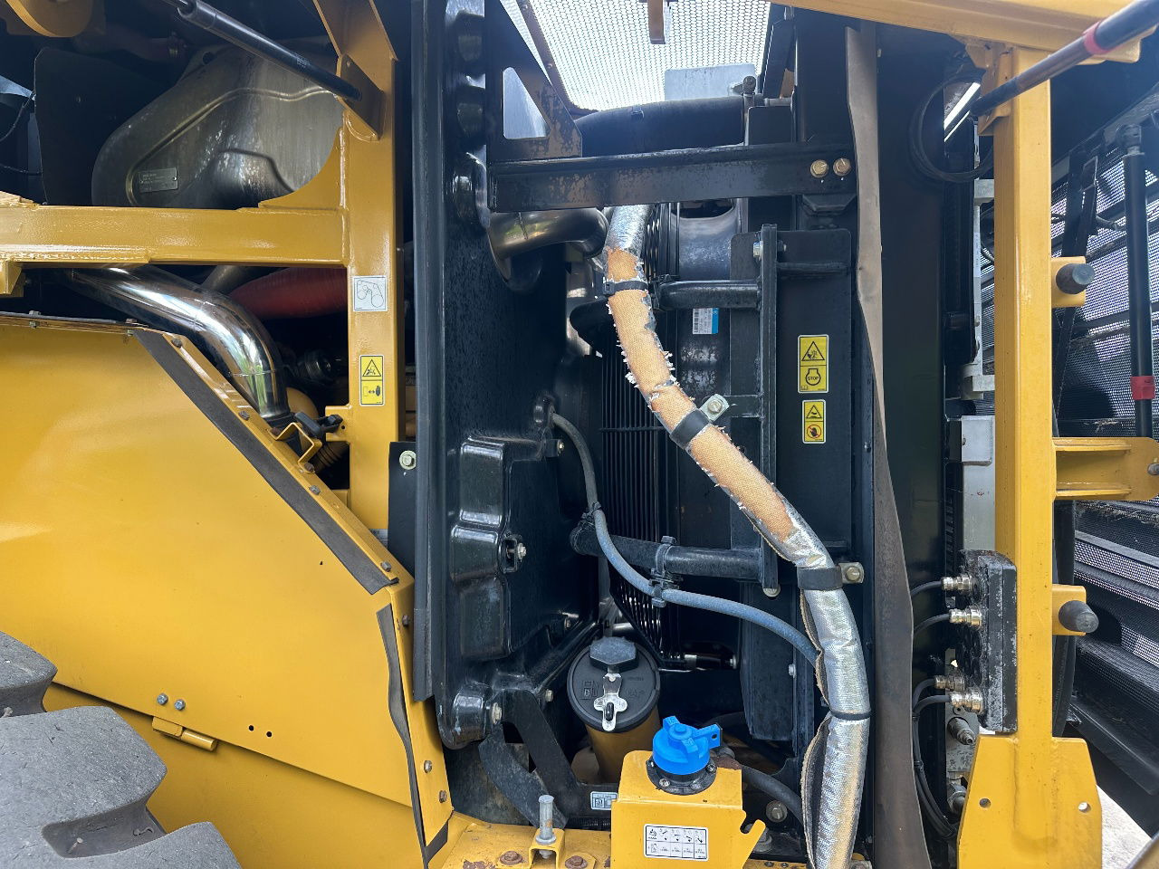 Utovarivač točkaš Caterpillar 950G: slika 29