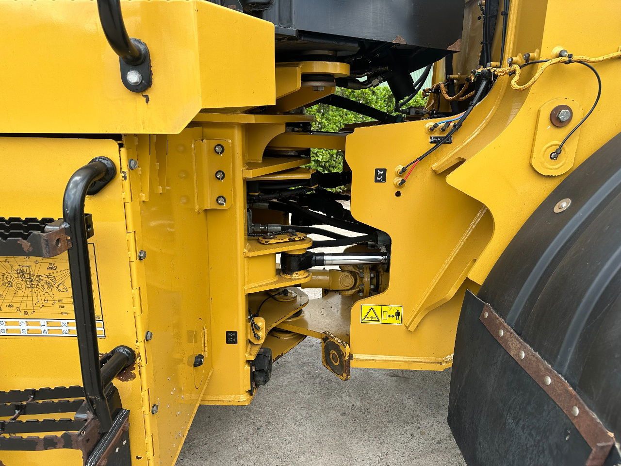 Utovarivač točkaš Caterpillar 950G: slika 21