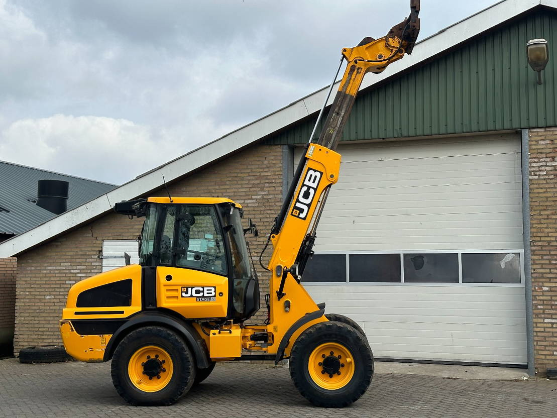 Teleskopski utovarivač na točkovima JCB TM220 SV A: slika 7 Teleskopski utovarivač na točkovima JCB TM220 SV A: slika 7