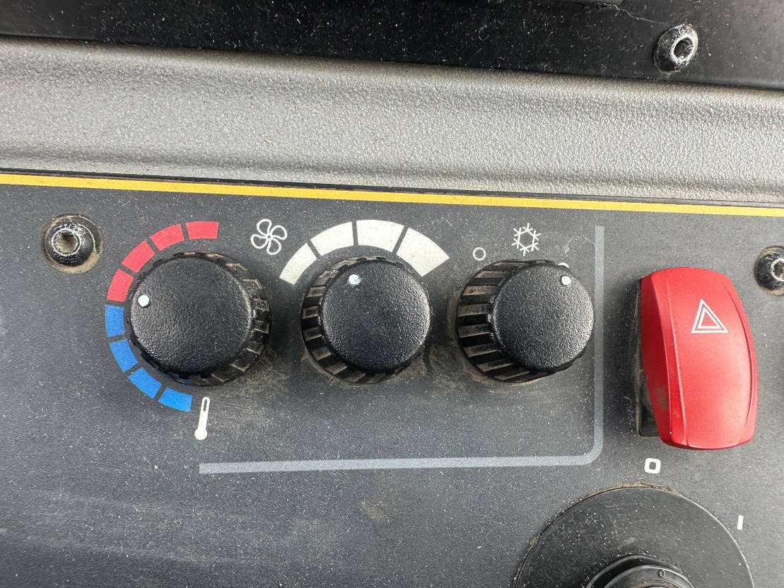 Teleskopski utovarivač na točkovima JCB TM220 SV A: slika 15 Teleskopski utovarivač na točkovima JCB TM220 SV A: slika 15