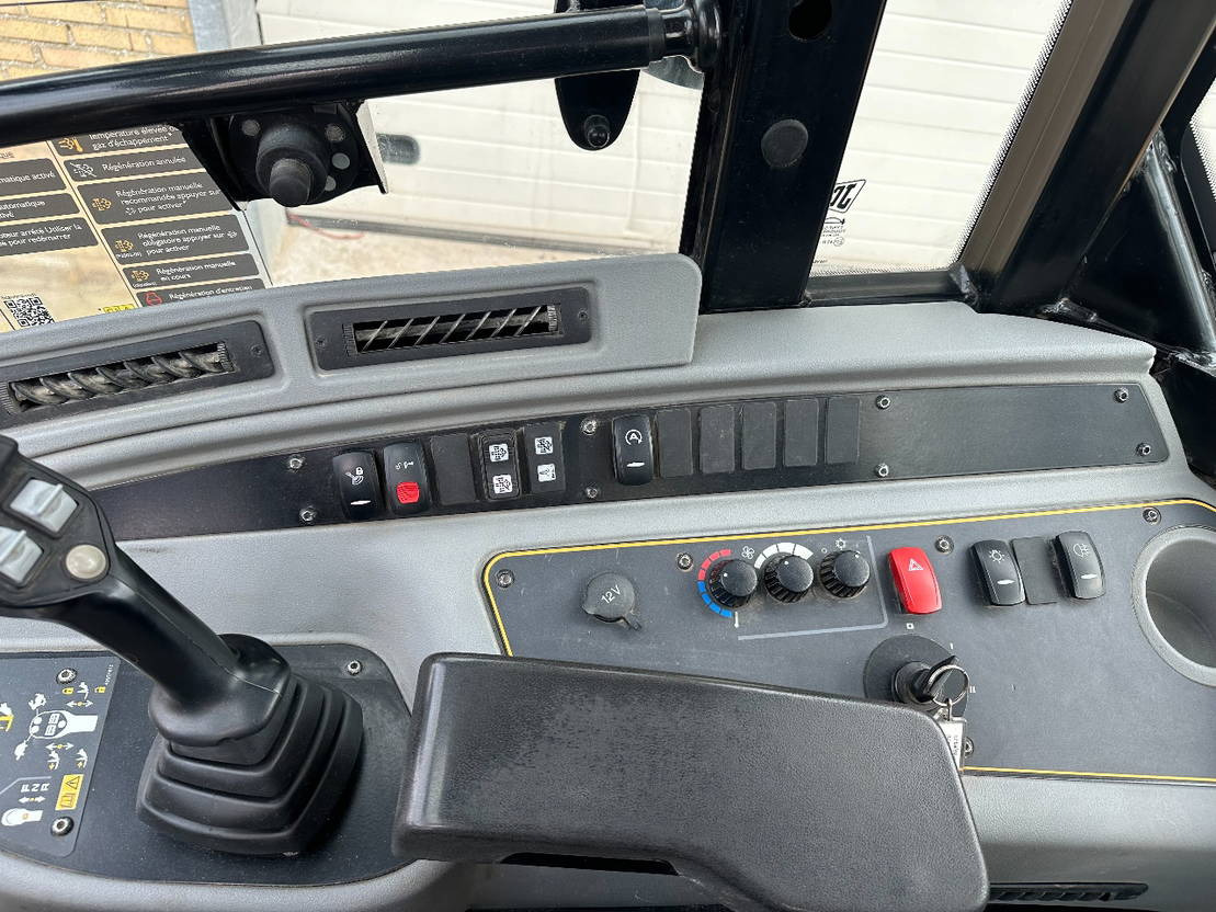 Teleskopski utovarivač na točkovima JCB TM220 SV A: slika 14 Teleskopski utovarivač na točkovima JCB TM220 SV A: slika 14