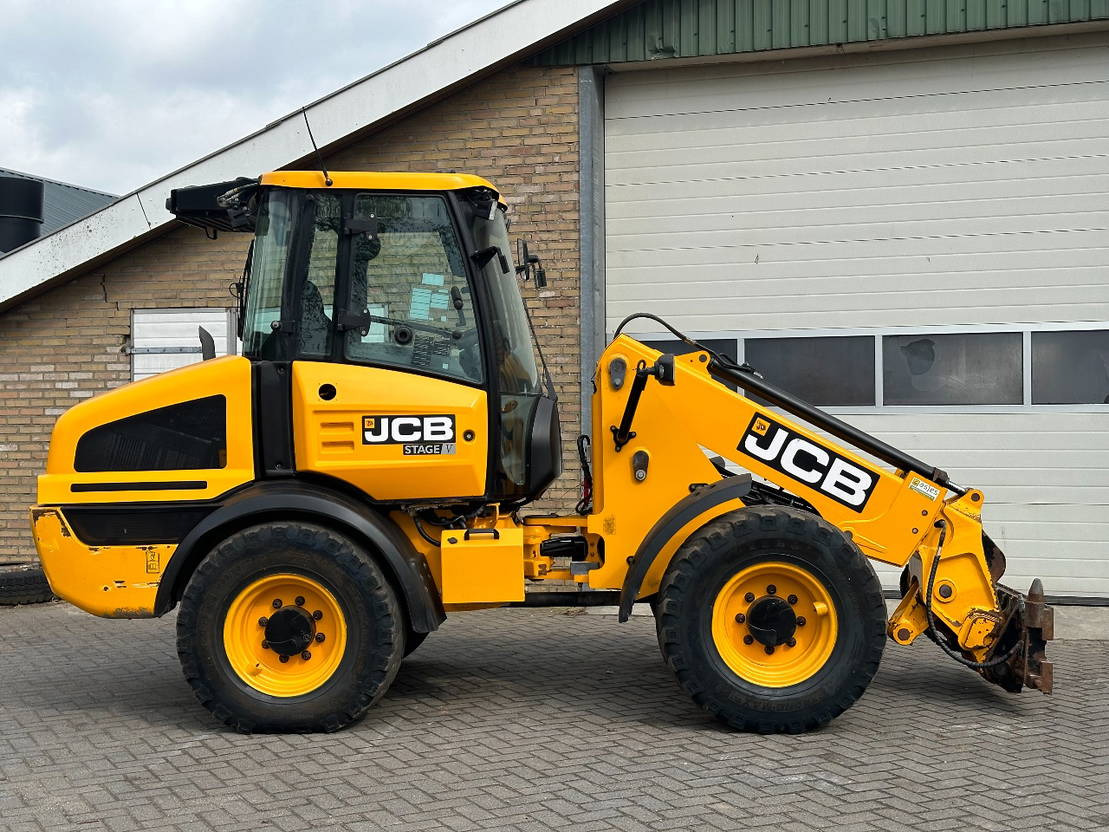 Teleskopski utovarivač na točkovima JCB TM220 SV A: slika 9 Teleskopski utovarivač na točkovima JCB TM220 SV A: slika 9