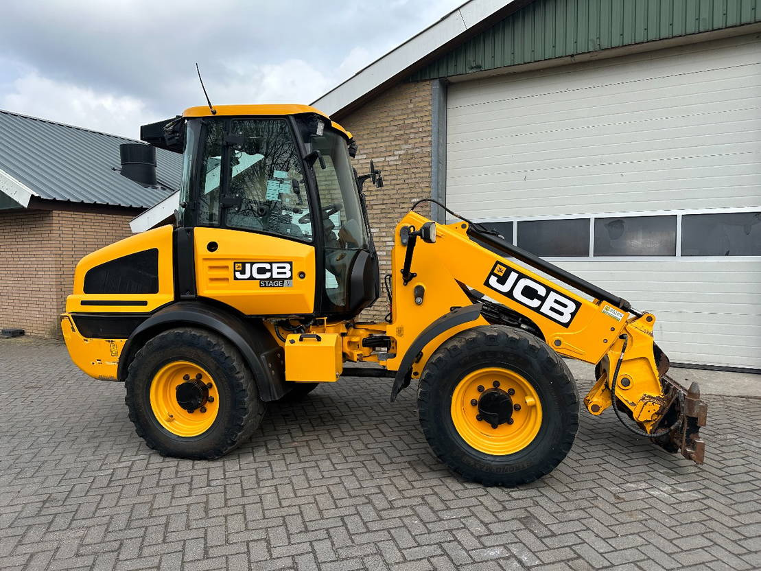 Teleskopski utovarivač na točkovima JCB TM220 SV A: slika 8 Teleskopski utovarivač na točkovima JCB TM220 SV A: slika 8