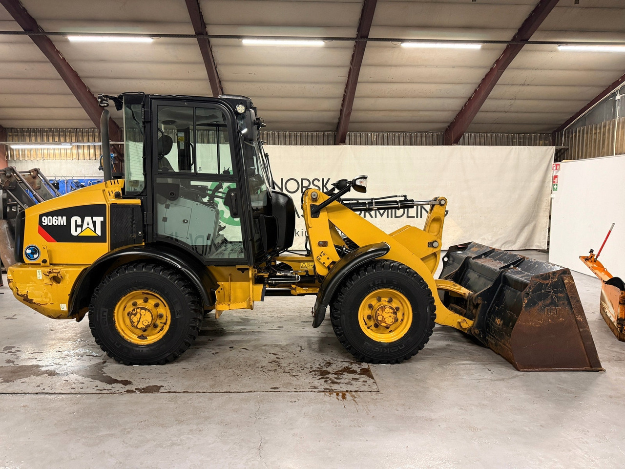 Cat 906M High Flow, 40 km/t med skuff og plog # TIL LEIE# - Utovarivač točkaš: slika 5 Cat 906M High Flow, 40 km/t med skuff og plog # TIL LEIE# - Utovarivač točkaš: slika 5