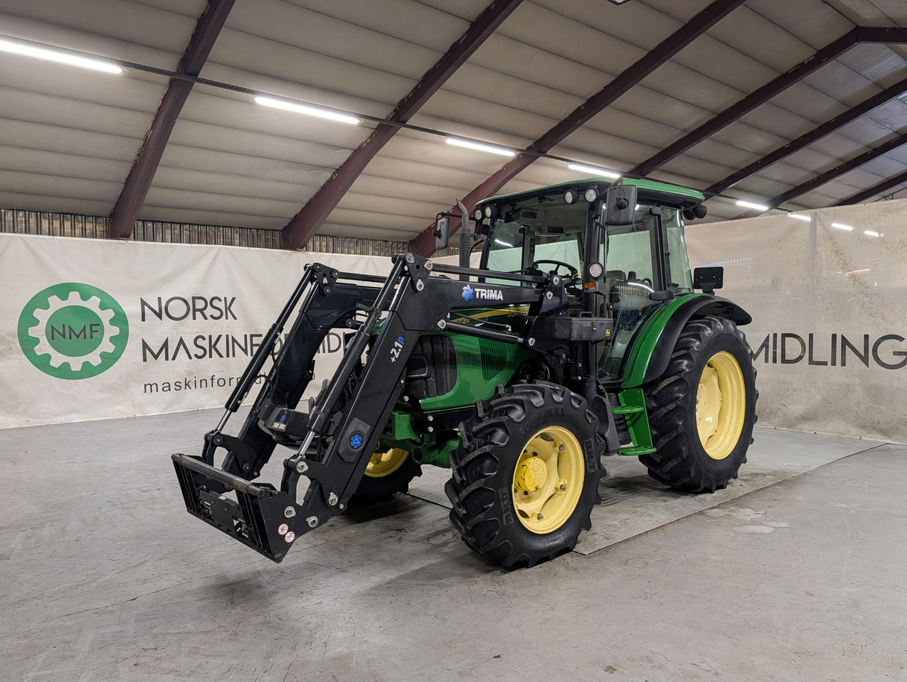 John Deere 5720 - Traktor: slika 1 John Deere 5720 - Traktor: slika 1