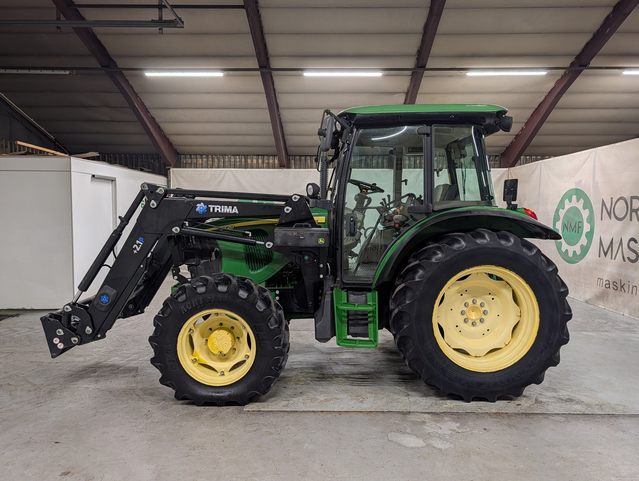 John Deere 5720 - Traktor: slika 2 John Deere 5720 - Traktor: slika 2