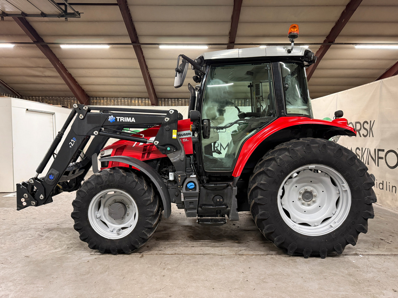 Massey Ferguson 5712 SL Dyna4 - Traktor: slika 2 Massey Ferguson 5712 SL Dyna4 - Traktor: slika 2