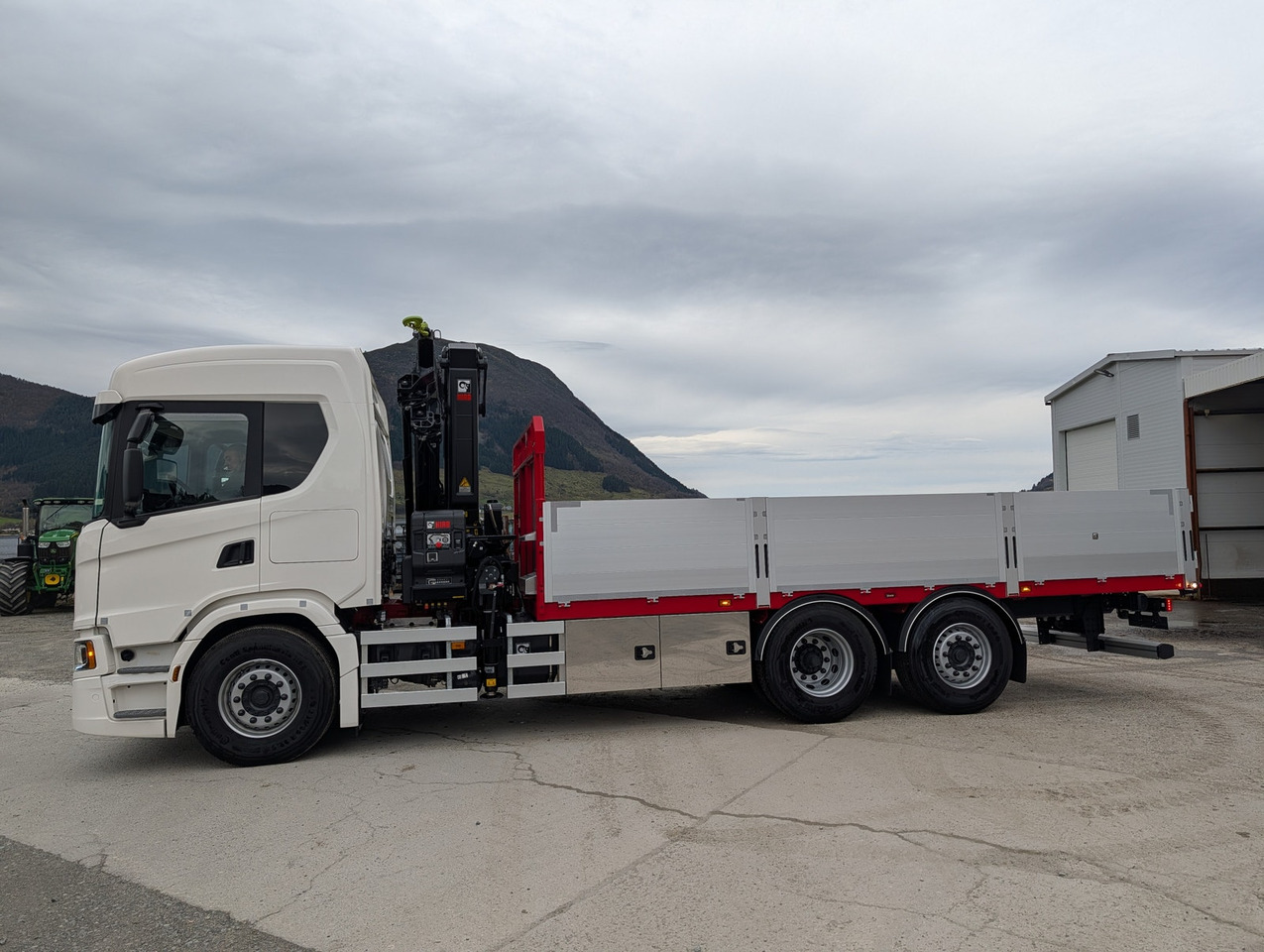 Scania G420 6x2 med HIAB 232-E5 Hipro og MCE påbygg - Kamion sa tovarnim sandukom, Kamion sa dizalicom: slika 2 Scania G420 6x2 med HIAB 232-E5 Hipro og MCE påbygg - Kamion sa tovarnim sandukom, Kamion sa dizalicom: slika 2